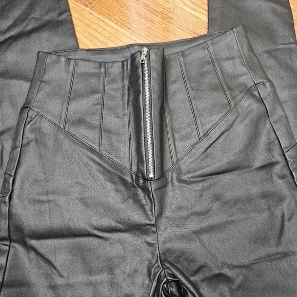 NWT Windsor M Black Faux Leather Corset Style Hugging Leggings Emo Grunge Sexy - Picture 4 of 11